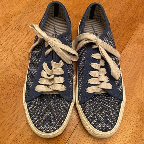 Universal Thread lace up sneakers very nice cute 9 - Picture 1 of 14